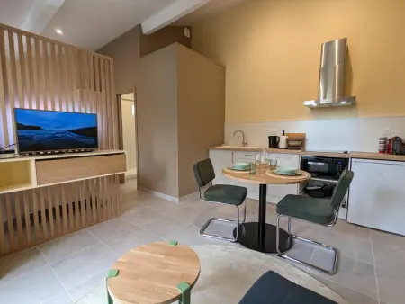 Studio confort à Angoulême avec terrasse, proche transports, idéale pour couples et bébés. - Photo 1