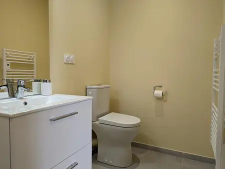 Studio confort à Angoulême avec terrasse, proche transports, idéale pour couples et bébés. - Photo 14