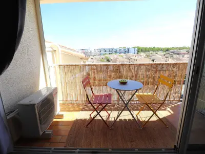 Appartement à Le Grau du Roi, Charmant Duplex Climatisé, 2 Pièces avec Mezzanine, Parking et Terrasse, Proche Mer et Commerces - L909741