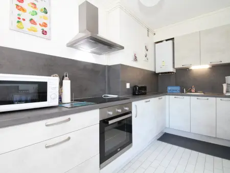 Bel Appartement T2 avec Loggia à 2 Min des Thermes, Wi-Fi, Classé 2 Étoiles - Photo 4