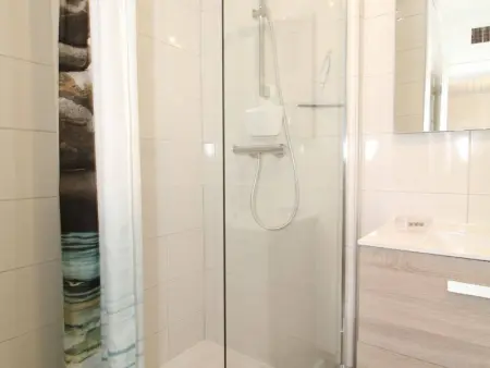 Bel Appartement T2 avec Loggia à 2 Min des Thermes, Wi-Fi, Classé 2 Étoiles - Photo 10