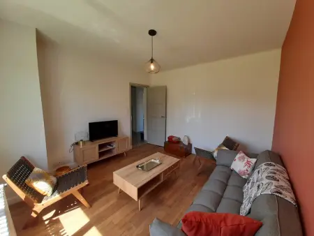 Charmant T3 rénové avec jardin et garage, centre-ville de La Roche-Posay - Photo 1