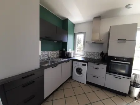 Charmant T3 rénové avec jardin et garage, centre-ville de La Roche-Posay - Photo 3