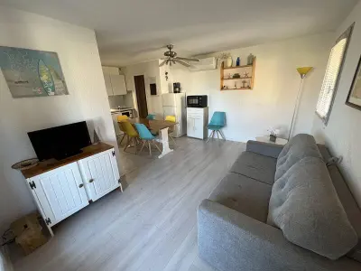 Appartement à Port Leucate, Appartement T2 climatisé, rénové, proche plage, avec terrasse et parking - Port Leucate - L909927