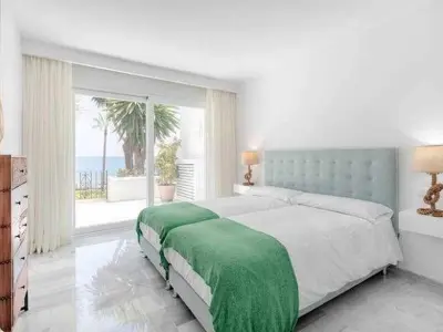 Appartement à Estepona, Appartement luxueux en bord de mer avec piscine, jardins, tennis et restaurant à Estepona - L910072