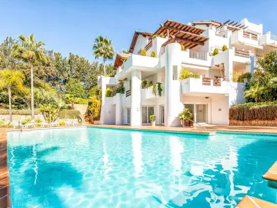 Appartement à Estepona, Penthouse de luxe avec piscine et jardins, près de la plage à Estepona - L910087