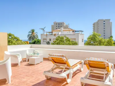 Appartement à Estepona, Confort moderne à Estepona: terrasse, piscines, clim et Wi-Fi - L910093
