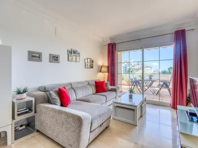 Appartement à Estepona, Appartement moderne à Estepona avec terrasse, proche du port et plages - L910095