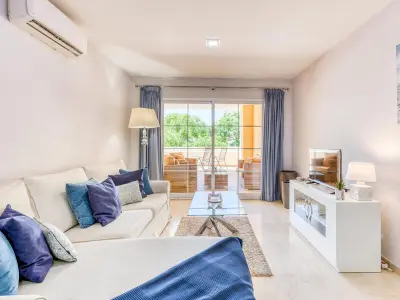 Appartement à Estepona, Appartement Chic à Estepona avec Terrasse et Piscines, Proche du Port et des Plages - L910096