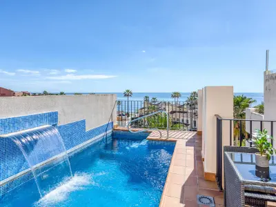 Appartement à Estepona, Luxueux penthouse en bord de mer avec piscine privée, Wifi, climatisation, parking - L910108