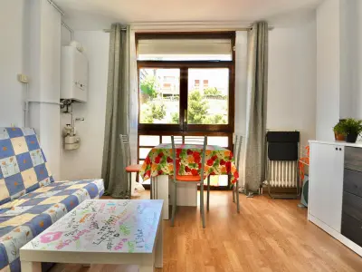 Appartement à Lloret de Mar, Appartement à 100m de la plage centrale, WiFi, pour 2-4 personnes, plein centre de Lloret de Mar - L940742