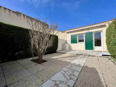 Maison à Dolus d'Oléron, Maison rénovée à 350m de la plage avec cour, terrasse et parking, Dolus-d'Oléron - N°941764