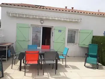 Casa en La Faute sur Mer,Maison ensoleillée avec piscine privée, proche plage et commerces FR-1-476-198 N°941766