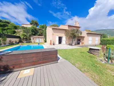 Villa à Cavalaire sur Mer, Villa 4 Pièces avec Piscine Chauffée et Vue Mer - L942146