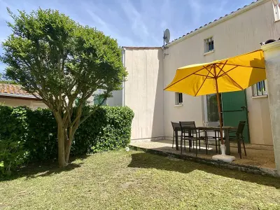 Maison à Dolus d'Oléron, Maison Familiale à 100m de la Plage – Terrasse, Jardin, 6 Couchages, Parking Gratuit - L943732