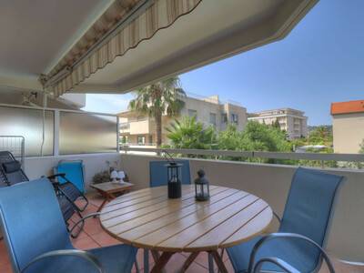 Superbe studio avec terrasse et accès plages de sable à 2O0 m, Appartement 2 personnes à Juan les Pins FR-1-729-20