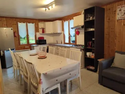 Chalet à Cohennoz, Chalet spacieux 10 pers. avec jardin, cheminée, cuisine équipée à Cohennoz, proche nature
 - L944367