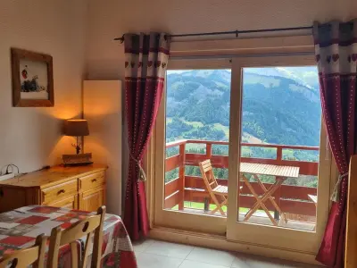 Appartement à Crest Voland, Appartement duplex familial 6 pers. à Crest-Voland avec balcon et à 50m des pistes - L944390