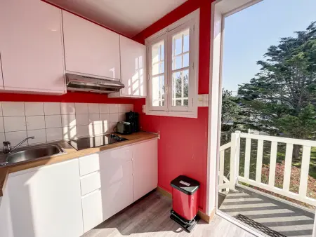 Appartement avec balcon, jardin, et accès plage - Photo 4