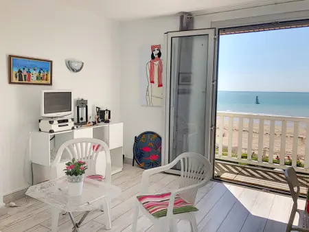 Appartement avec balcon, jardin, et accès plage - Photo 7