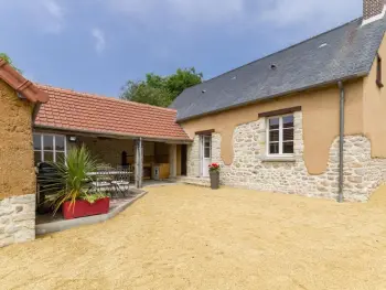 Gite à Saint Pellerin (Manche),Maison Normande Restaurée avec Jardin Privé, Terrasse et Équipements Modernes à Carentan-les-Marais FR-1-362-500 N°945300