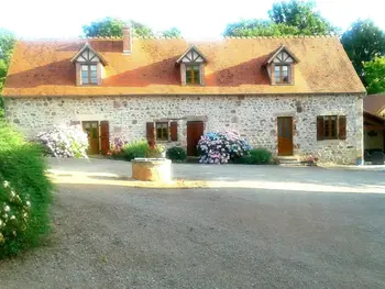 Gite in Haut Bocage Maillet,Maison de ferme restaurée avec mini ferme, terrasse et grand jardin près de la Vallée du Cher FR-1-489-270 N°945313