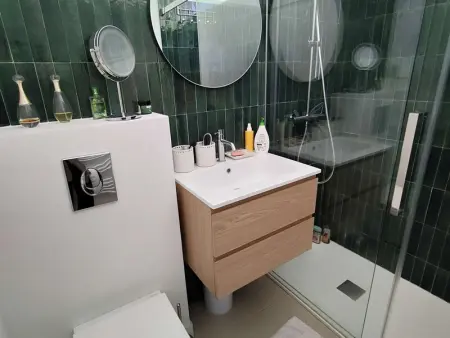 Magnifique villa lumineuse rénovée avec piscine chauffée, terrasses et jardin - Photo 16