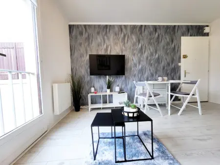 T2 Rénové avec Parking, près Port de Plaisance et Plage - Les Sables-d'Olonne - Photo 3