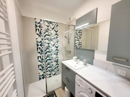 T2 Rénové avec Parking, près Port de Plaisance et Plage - Les Sables-d'Olonne - Photo 5