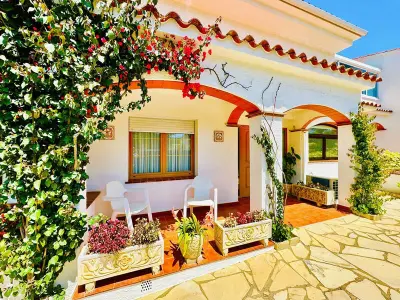 Villa à Santa Cristina d'Aro, Maison familiale avec jardin et terrasse, proche plage, montagne et golf à Santa Cristina d’Aro - L945462