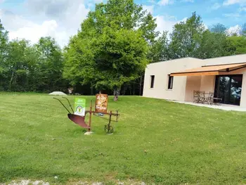 Gîte in Sarlat la Canéda,Maison contemporaine avec jardin, proche Sarlat, climatisée, activités plein air, animaux acceptés FR-1-616-313 N°945529