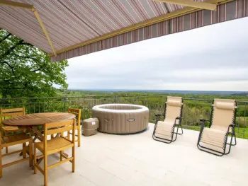 Gite à Nailhac,Maison rénovée avec terrasse, jacuzzi et vue sur la verdure FR-1-616-318 N°945534