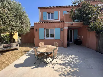 Maison à La Croix Valmer, Maison rénovée avec jardin et climatisation, proche vignes - L946266