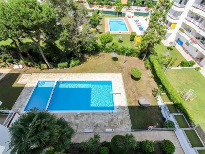 Appartement à Lloret de Mar, Appartement en première ligne de mer à Lloret de Mar : 2 chambres, terrasse, piscine, 30m de la plage - L946632