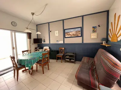 Maison à Les Sables d'Olonne, Maison avec cour, à 25m de la plage, proche centre et commerces - L946950