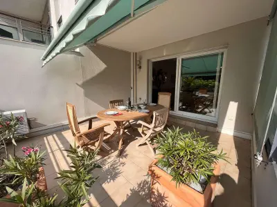 Appartement à Fréjus, Appartement Lumineux à 1,5 km de la Plage avec 2 Terrasses - Fréjus - L946954