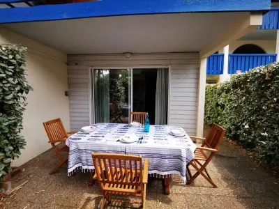 Appartement à Soustons, T2 Agréable avec Piscine, Terrasse et Parking Face au Lac - N°946971