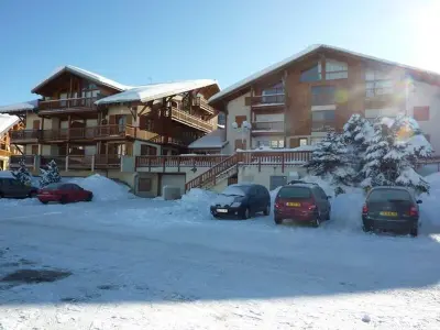 Appartement à Crest Voland, Studio cosy proche des pistes et du centre, parking couvert, casier à skis, idéal pour 4 personnes - L947028