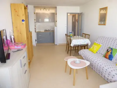 Appartement à Saint Hilaire de Riez, Appartement familial avec balcon, à 50m de la plage – 2 pièces, 4 couchages, WiFi et parking gratuits - L947385