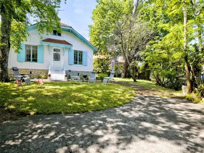 Villa à Arcachon, Spacieuse villa à Arcachon - Terrasses, jardin, proche plages, 5 chambres pour 12 pers. - L947410