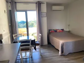Appartement à Balaruc les Bains, Studio lumineux avec balcon, wifi, clim, proximité parc - L947423