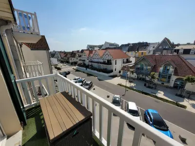 Appartement à Wimereux, Charmant T2 avec Balcon à Deux Pas de la Digue, Plein Ouest - Cuisine Équipée, Séjour Lumineux - L949405