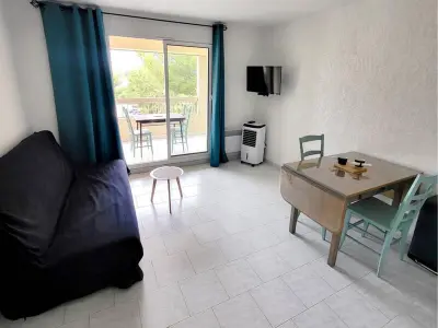 Appartement à Six Fours les Plages, Appartement T2 + Coin Nuit, Parking, Piscine/Tennis, à 200m Plages/Commerces - L949612