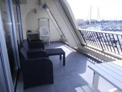 Appartement à Port Camargue, Appartement Climatisé 6 pers avec Terrasse et Piscine à Port Camargue - L949890