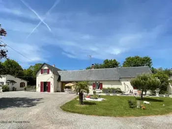 Appartement in La Gonfrière,Grande maison de campagne avec studio, nature, confort et loisirs à 5 km, 4 chambres, jardin clos FR-1-497-182 N°950430