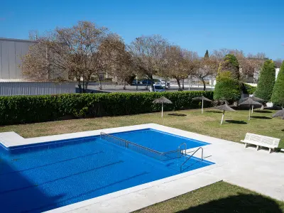 Appartement à Torredembarra, Appartement familial climatisé avec grande piscine à 200m de la plage et proche du centre-ville - L950598