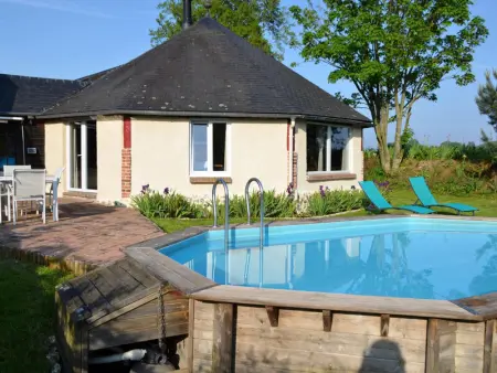 Gite à Grand Camp, Charmante maison normande avec piscine privée, terrasse et animaux admis - L950662