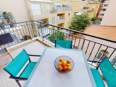 Appartement à Menton, Charmant 2P Climatisé en Centre-Ville avec Terrasse et Parking Privé - L951683