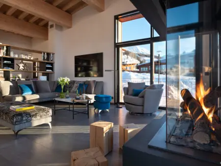 Grand chalet avec piscine intérieure, spa et salle de jeux - Photo 2