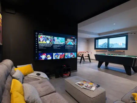 Grand chalet avec piscine intérieure, spa et salle de jeux - Photo 4